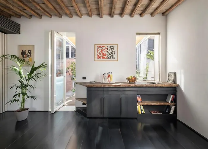 Elegant Terrace Piazza Navona Apartment *